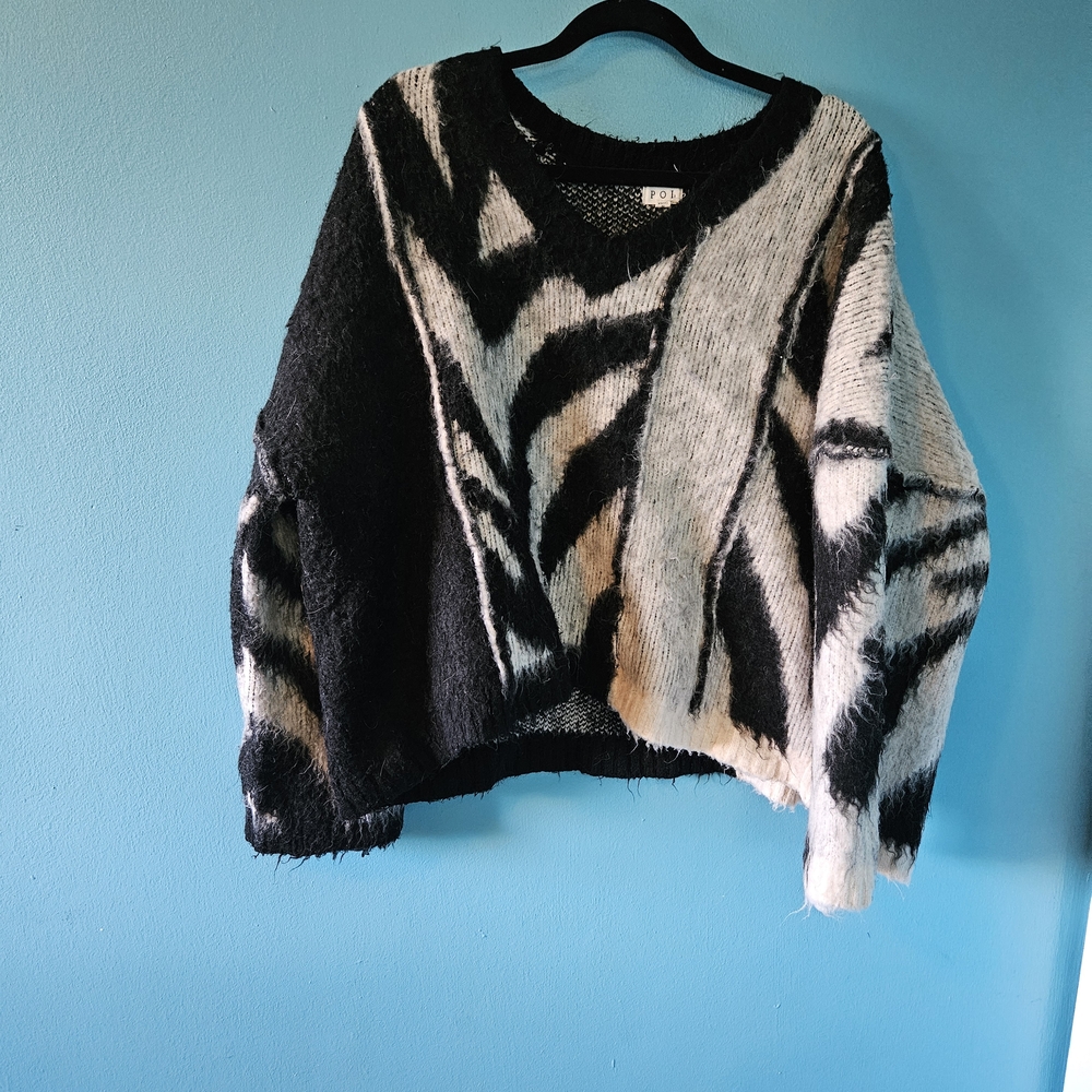 POL Zebra Pattern V-Neck Sweater - Picture 2 of 4